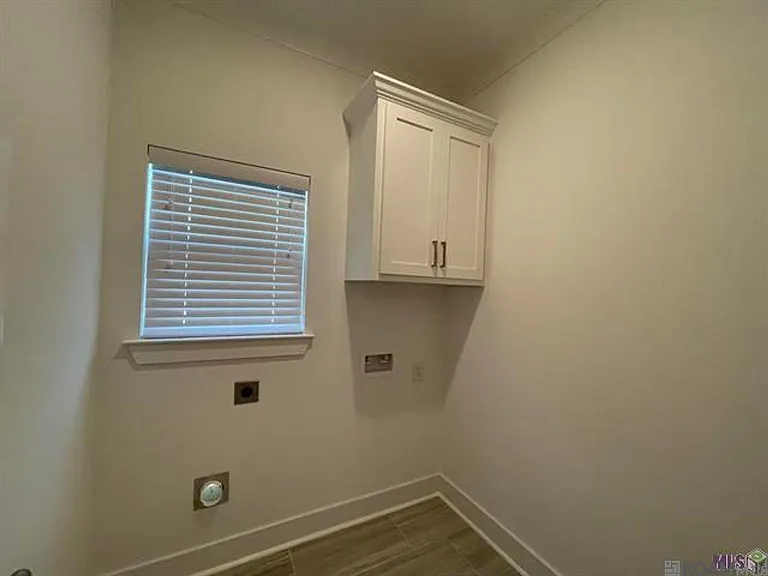 9905 Stonewater Dr — Photo 13
