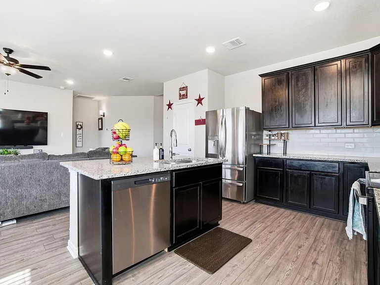 1318 Kingsgate Dr — Photo 6
