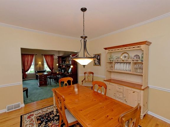 5th image of 2049 Orchard Park Dr