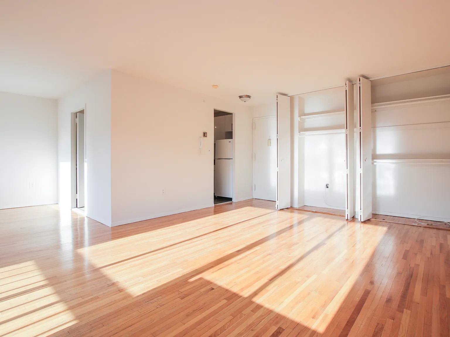 207 East 30th Street — Photo 3