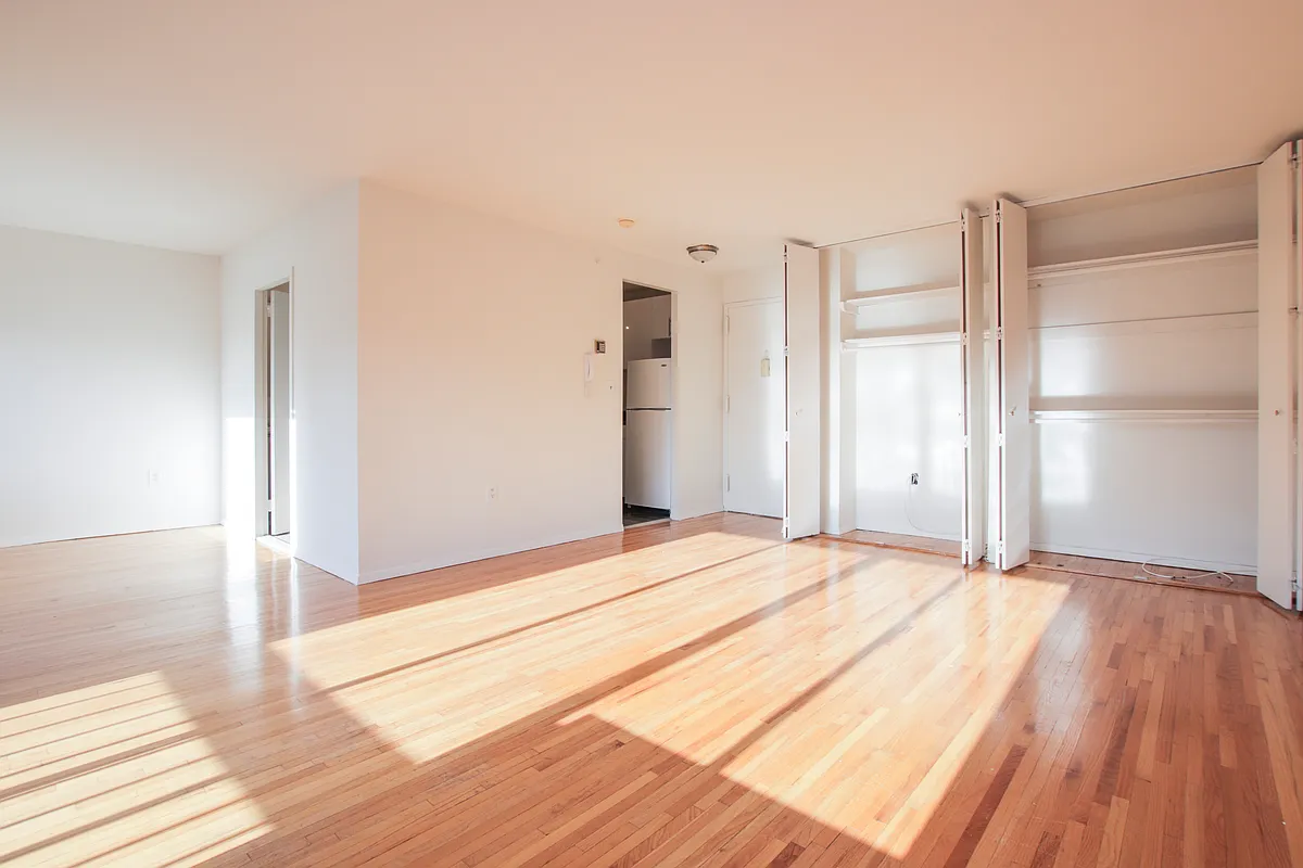 Building Photo - 207 E 30th St #2R