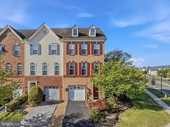 100 Darden Ct E, Martinsburg, WV 25403