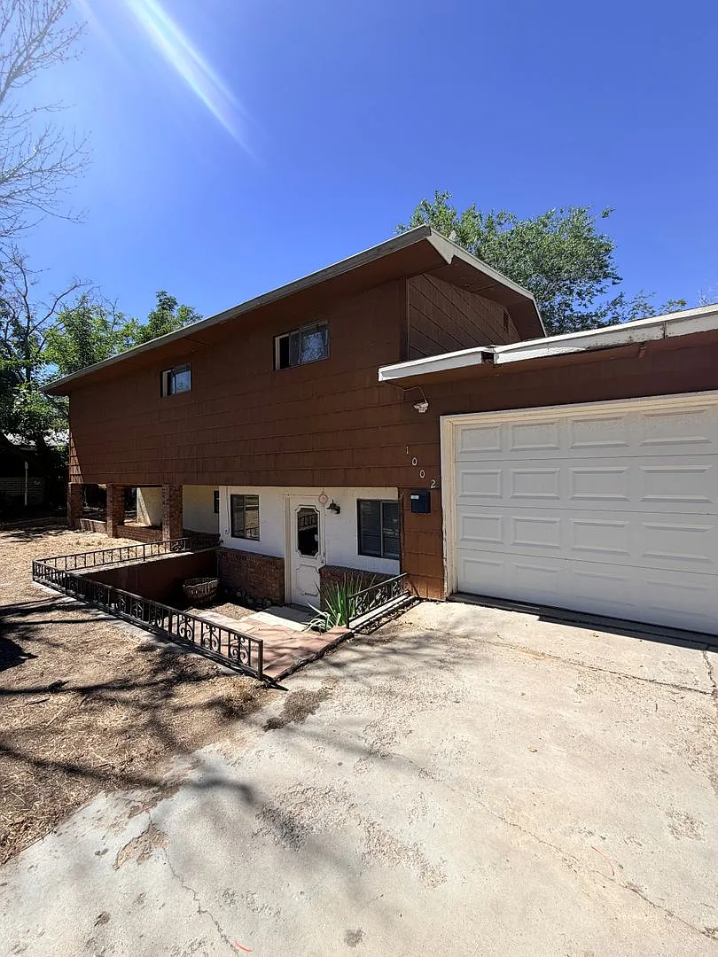 4 bedroom Home — Photo 4