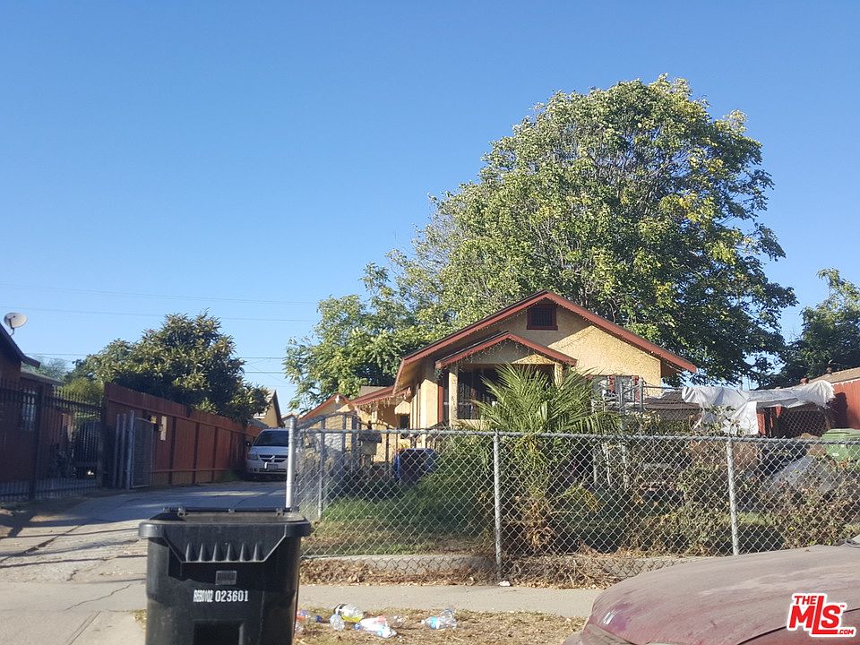 2nd image of 811 E 113th St
