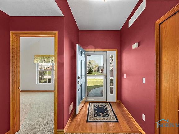 5th image of 216 E Greenwood Dr