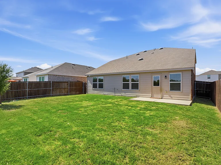 933 Dressage Dr — Photo 31