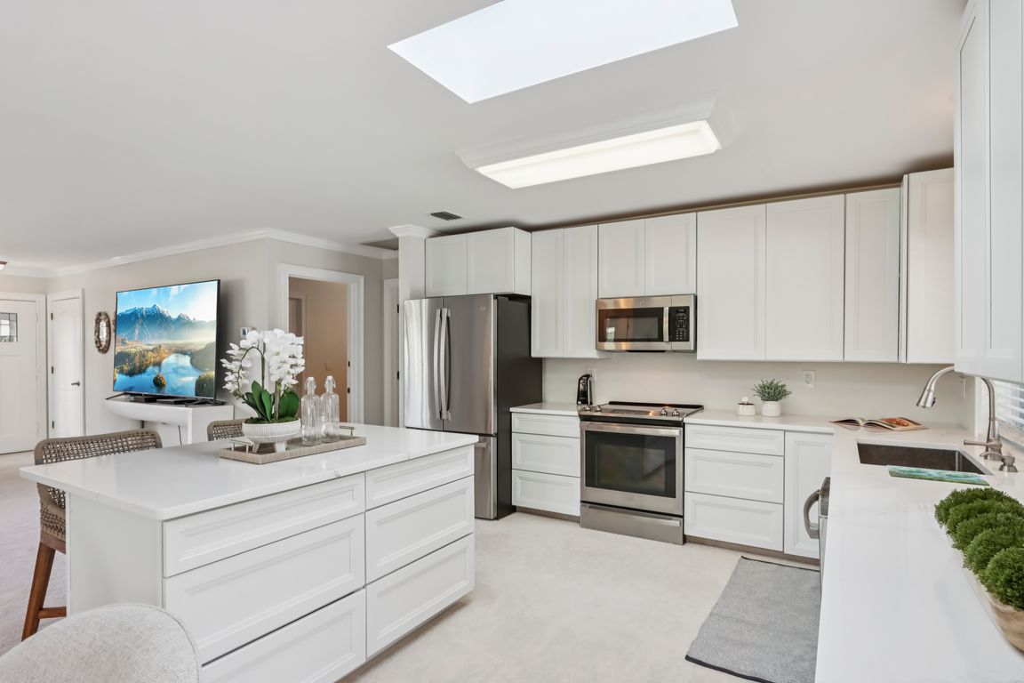 3rd St-S1608-020.jpg