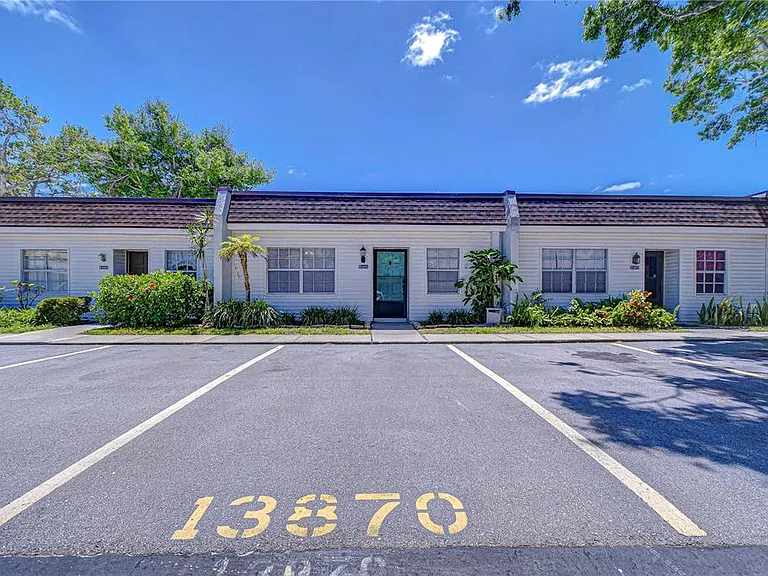 13870 Oakwood Ln — Photo 1