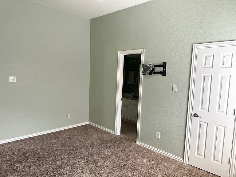 806 Cascades Dr — Photo 43