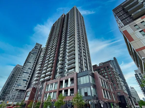 130 River St, Toronto, ON
