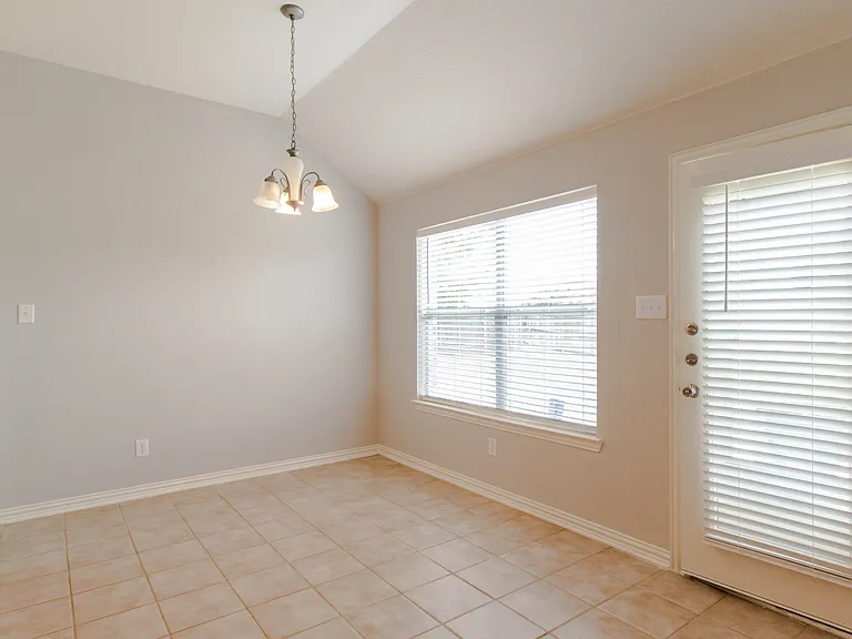 1140 Victory Bells Dr — Photo 5