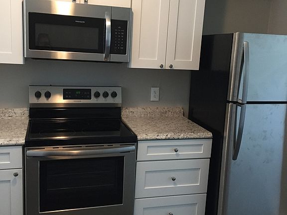 3rd image of 2121 Gordon Ave APT B
