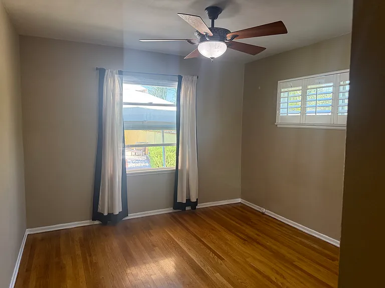 16823 Magnolia Blvd — Photo 11
