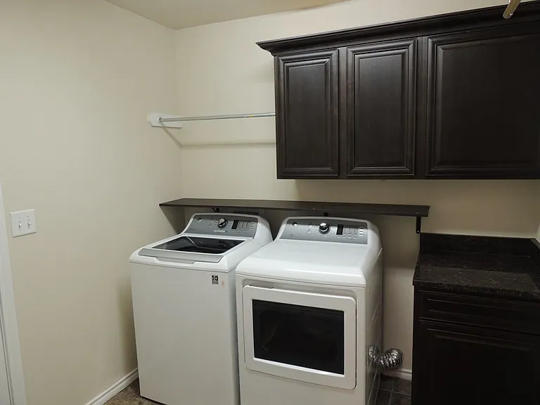 5706 Champions Dr — Photo 42