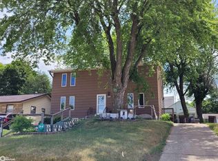 509 W 15th St, Carroll, IA 51401