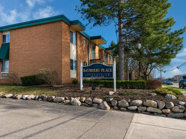 1880 Axtell Dr APT 2, Troy, MI 48084