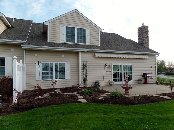 Come relax!
						:
						Watch the birds and hear the Patio retreatgentle waters of the fountian