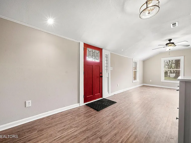1121 Forsythe St — Photo 7