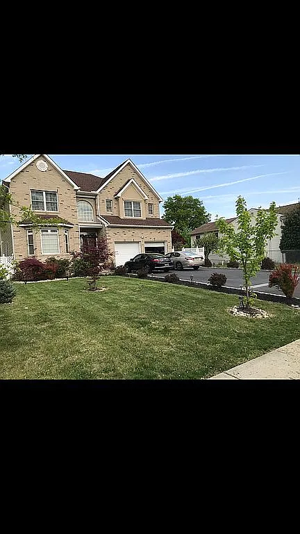 608 Grove Ave photo 1