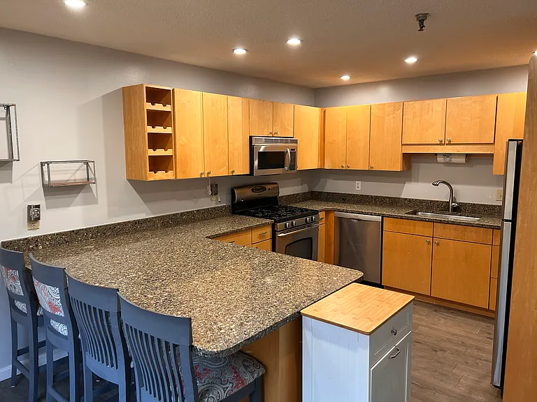 84 Tennis Plaza Rd #18 — Photo 9