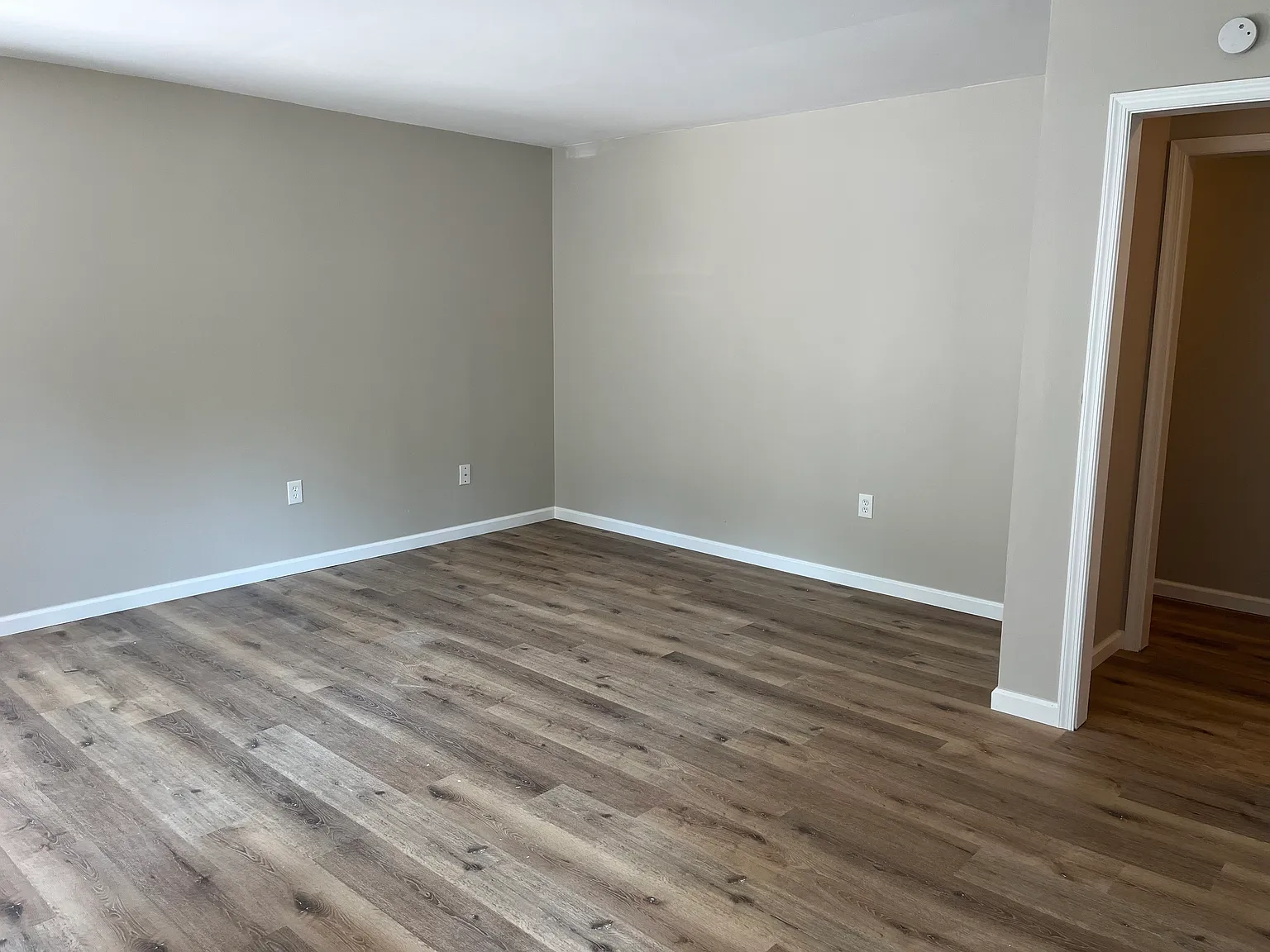 3 bed, 1200 sqft, $2,100 — Photo 3