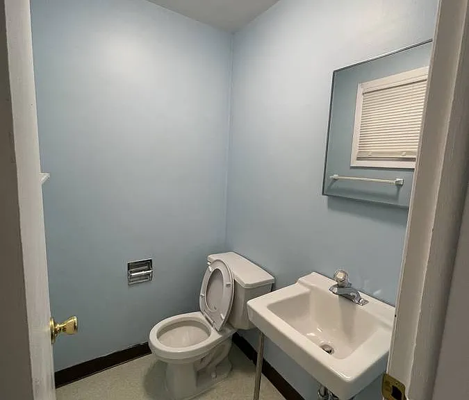 11 W Summerset Ln #R — Photo 3