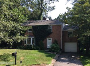 10 Macarthur Dr, Old Greenwich, CT 06870