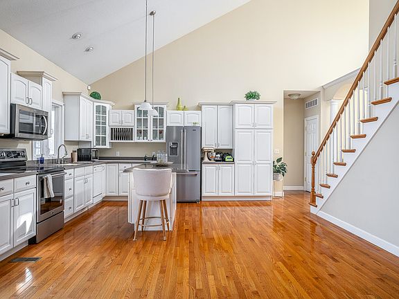 2nd image of 2559 Canterbury Rd