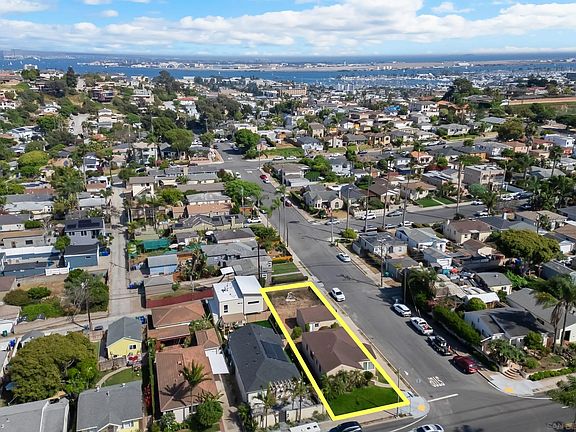 4th image of 1901 Chatsworth Blvd