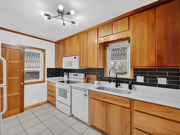 2nd image of 2900 Euclid Ave