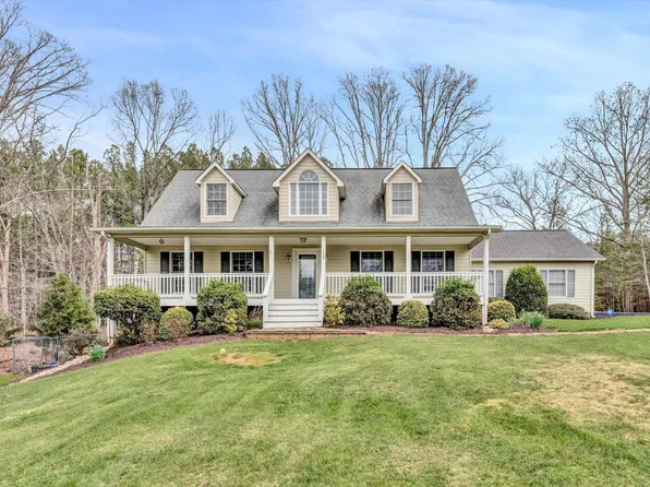 109 Sunset Pointe Dr, Moneta, VA 24121