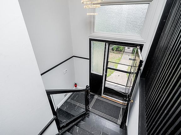 3rd image of 1121 Prairie Ave