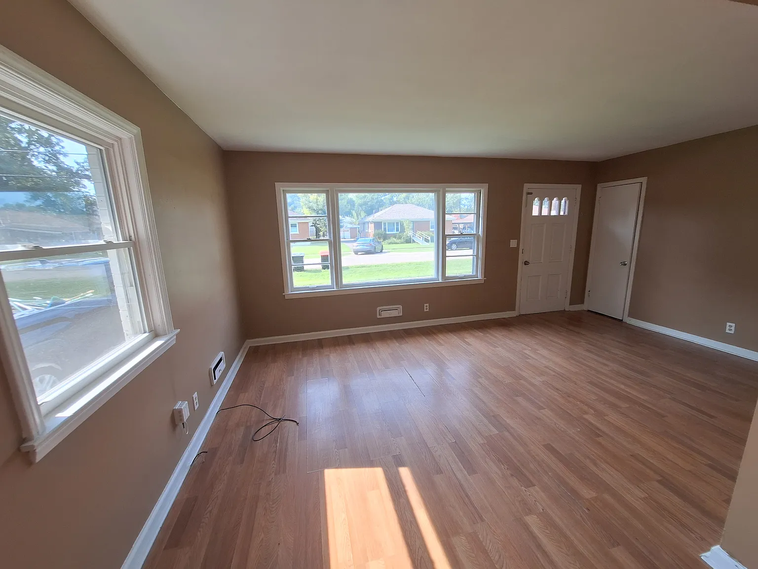 3 bed, 1104 sqft, $1,350 — Photo 2