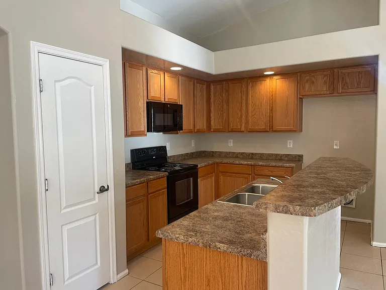 25712 W Miami St — Photo 3