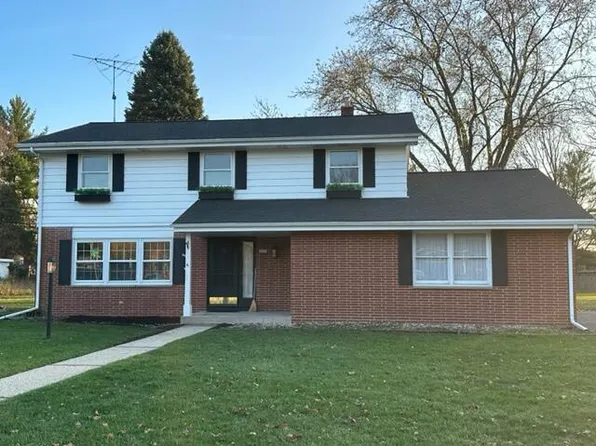 3037 Clayton AVENUE, East Troy, WI 53120