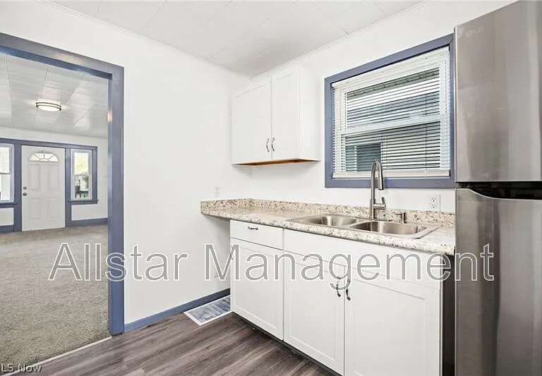 961 Wyley Ave — Photo 6