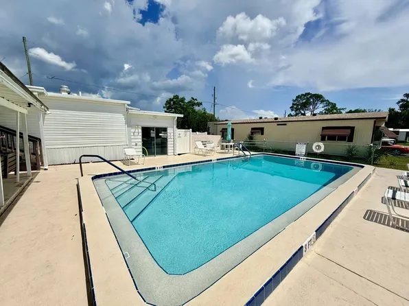 700 South St, Wildwood, FL 34785