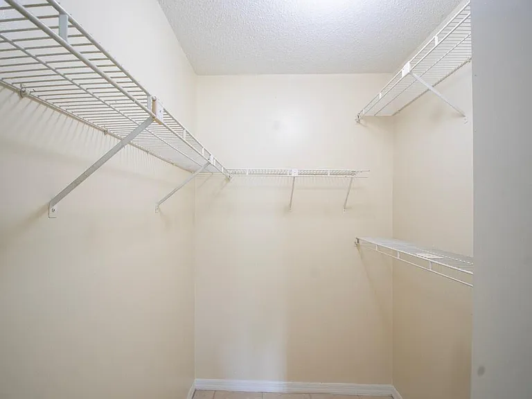 205 SW Voltair Ter — Photo 16