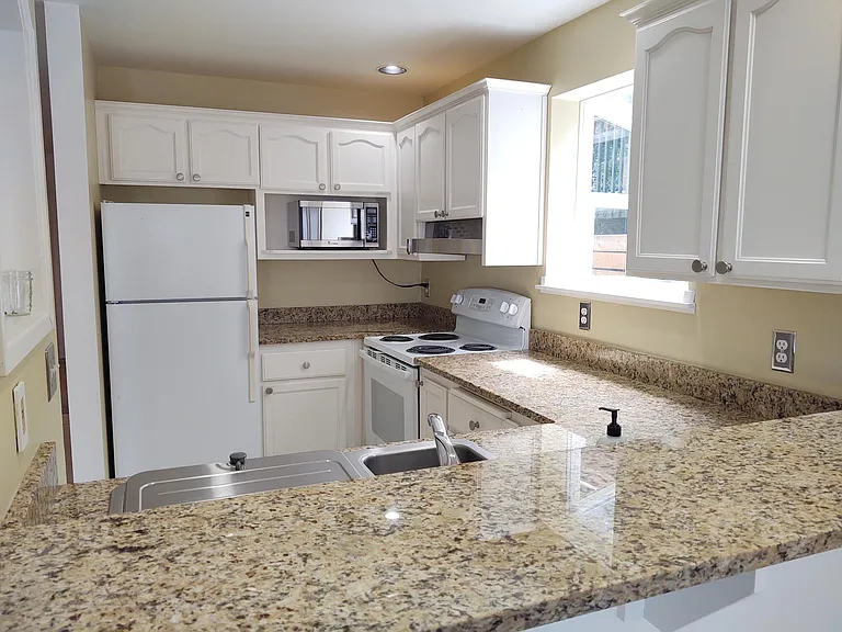 1718 Alki Ave SW #100 — Photo 7