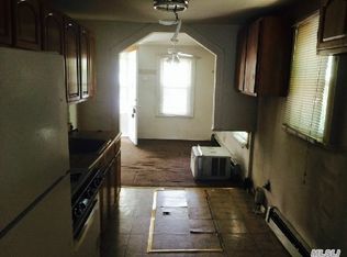 39 S 28th St, Wyandanch, NY 11798