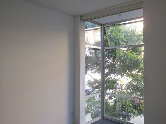 5th image of 348 Hyde St APT 3