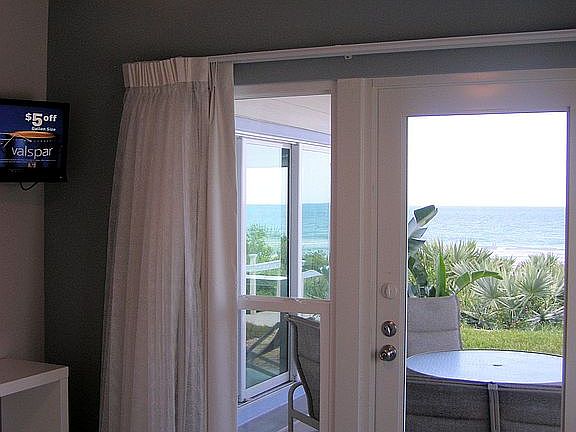 Queen bedroom oceanview