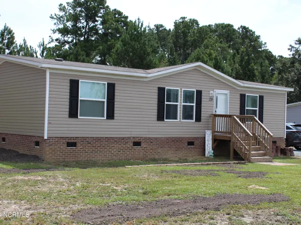 221 Mewborn Drive, Beulaville, NC 28518