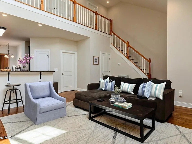 22 Cypress Cir — Photo 4