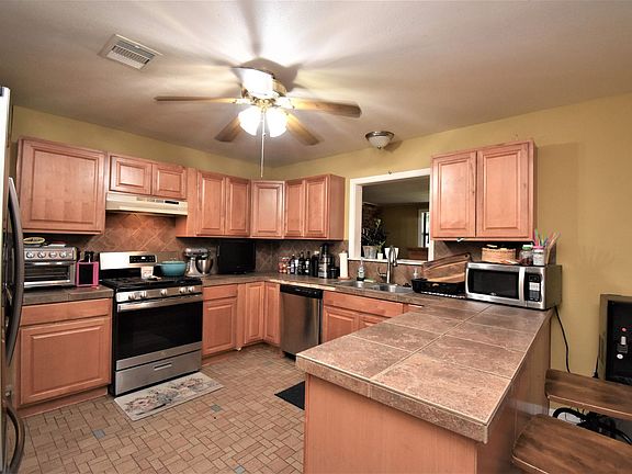 3rd image of 2601 Pine St
