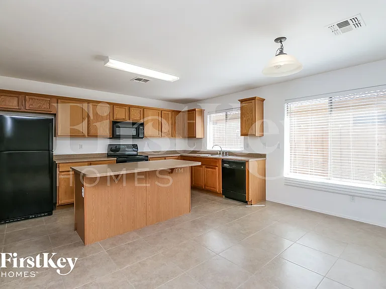33140 N Cat Hills Ave — Photo 7