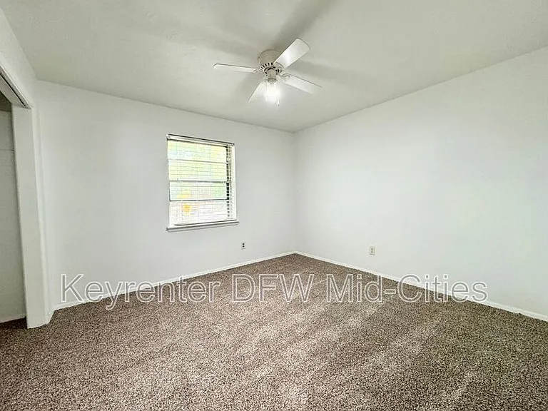 313 Robinhood Dr — Photo 11