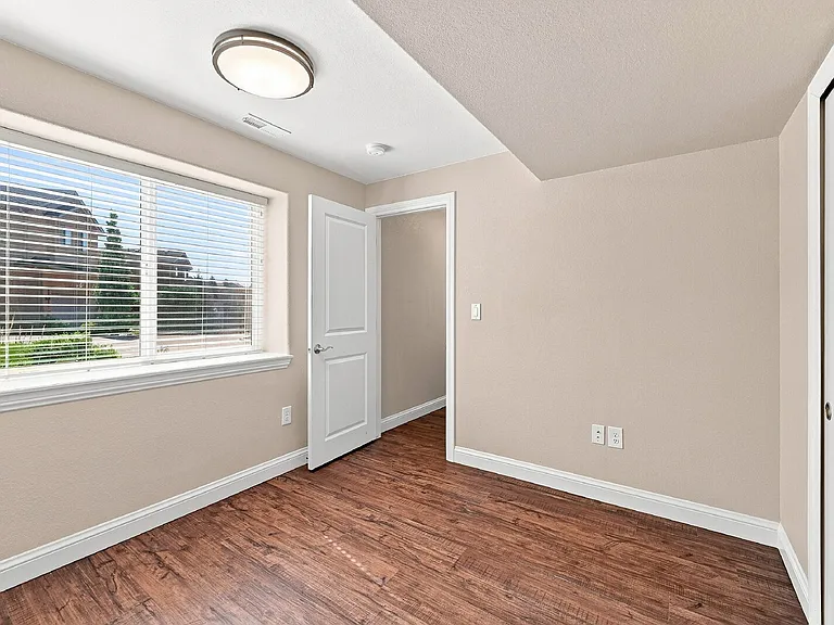 5671 Majestic Dr — Photo 36