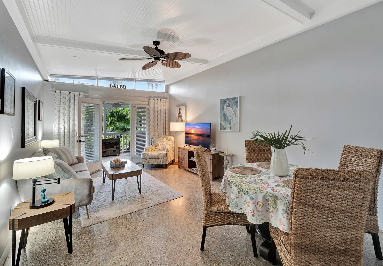 720 Lantana Ln — Photo 2