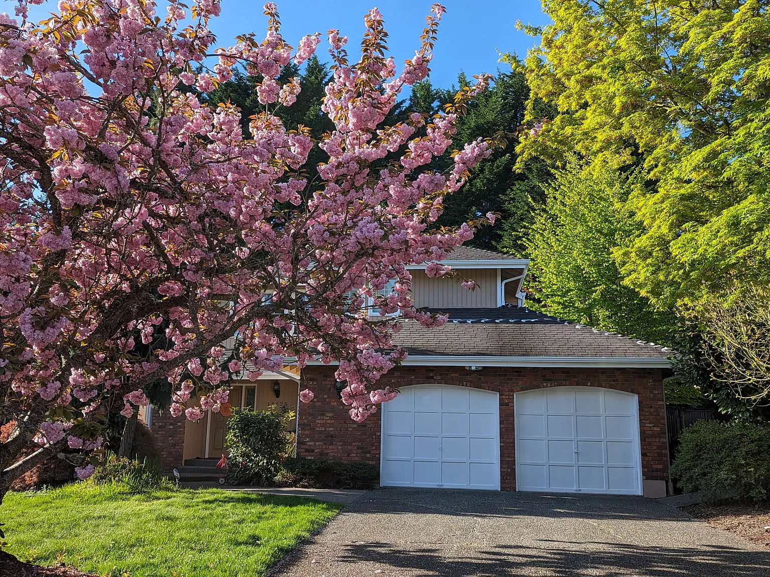 4 bed, 2.5 bath, 2240 sqft, $5,000 — Photo 1